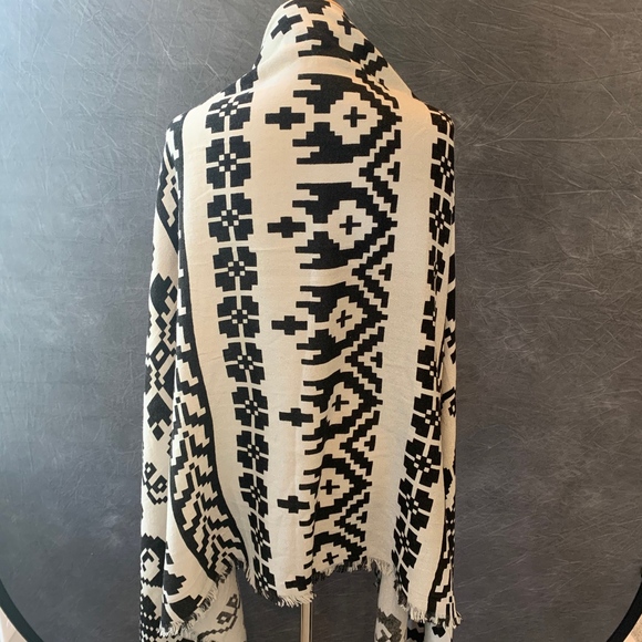 Michael Stars Folk Art Wrap - Picture 3 of 8